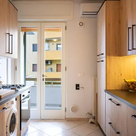 Apartament Modern & Bright - 100m From The *