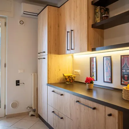 Modern & Bright - 100m From The