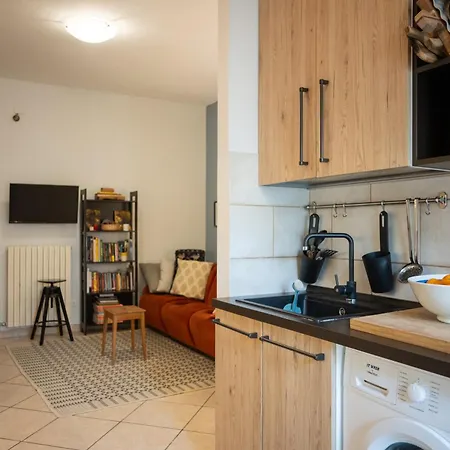 Modern & Bright - 100m From The Apartament Otranto