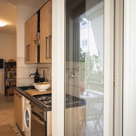 Modern & Bright - 100m From The Apartament Otranto