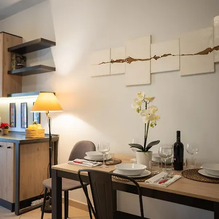 Modern & Bright - 100m From The * Otranto