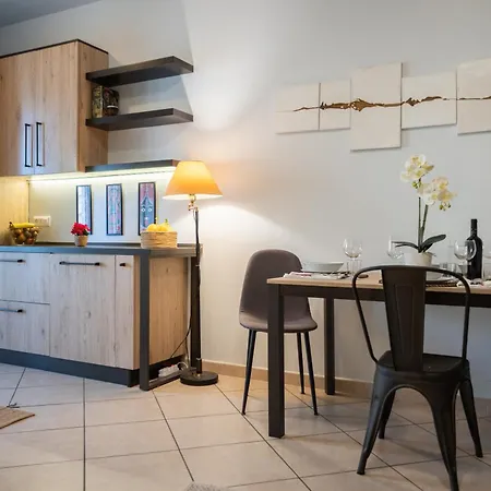 Modern & Bright - 100m From The Apartament *