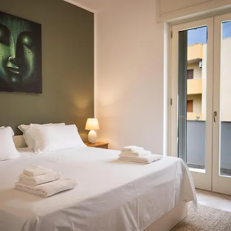 Modern & Bright - 100m From The Apartament Otranto