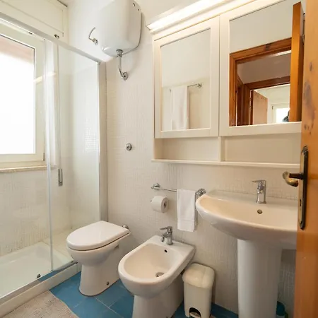 Modern & Bright - 100m From The
