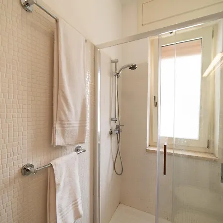 Modern & Bright - 100m From The Apartament *