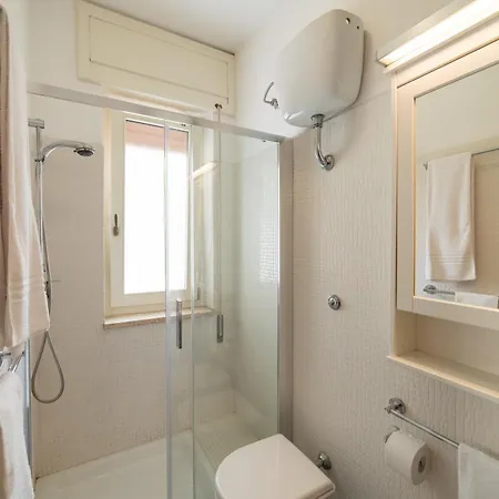 Apartament Modern & Bright - 100m From The