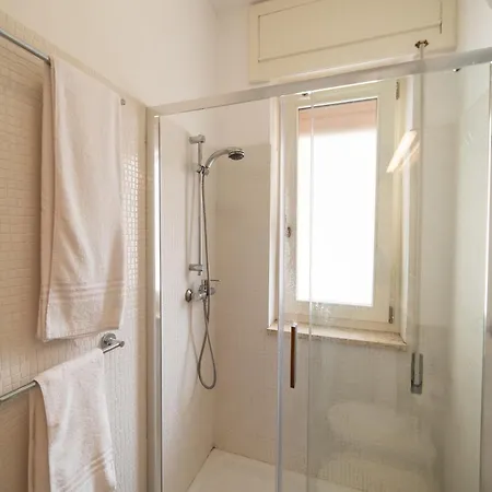 Modern & Bright - 100m From The Apartament *