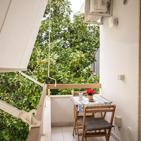 Modern & Bright - 100m From The Apartament