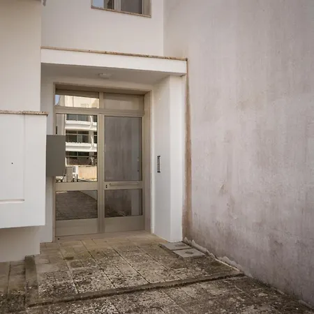 Modern & Bright - 100m From The Otranto